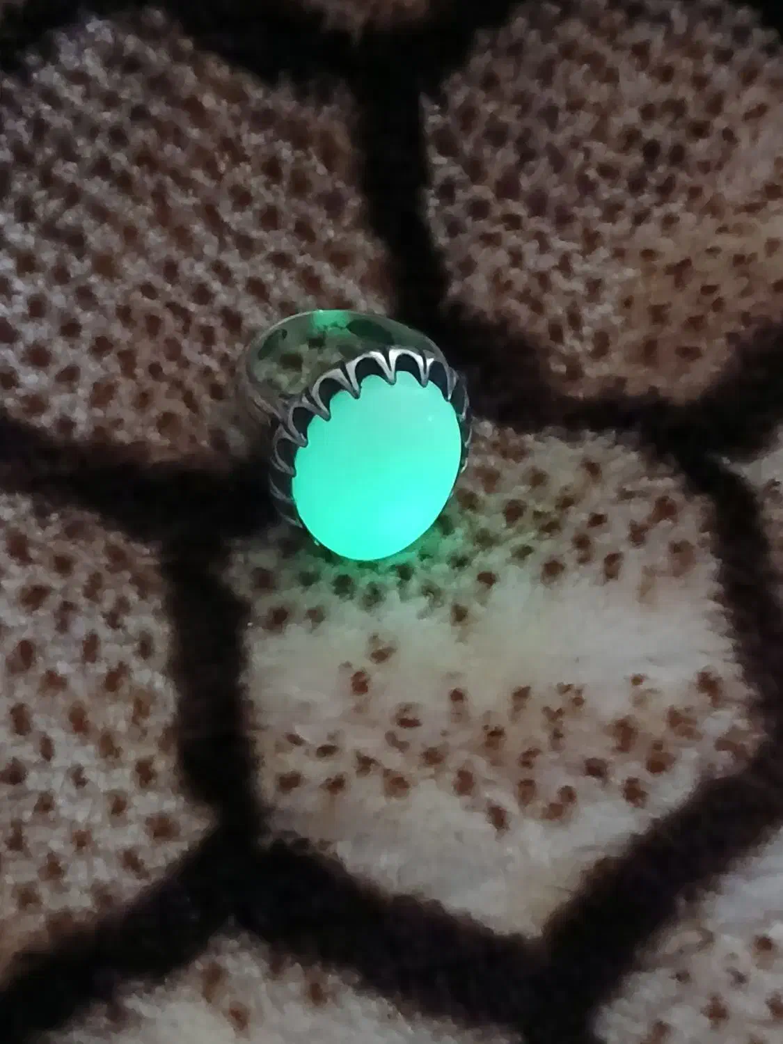 سنگ زنده ک تو تاریکی روشن میشه|بدلیجات|تبریز, |دیوار