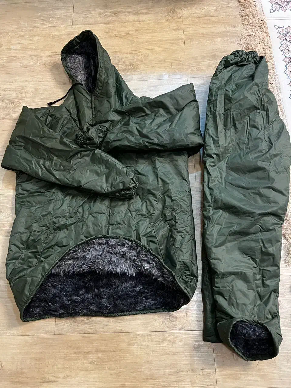 بادگیر داخل پشمی|لباس|شهرکرد, |دیوار