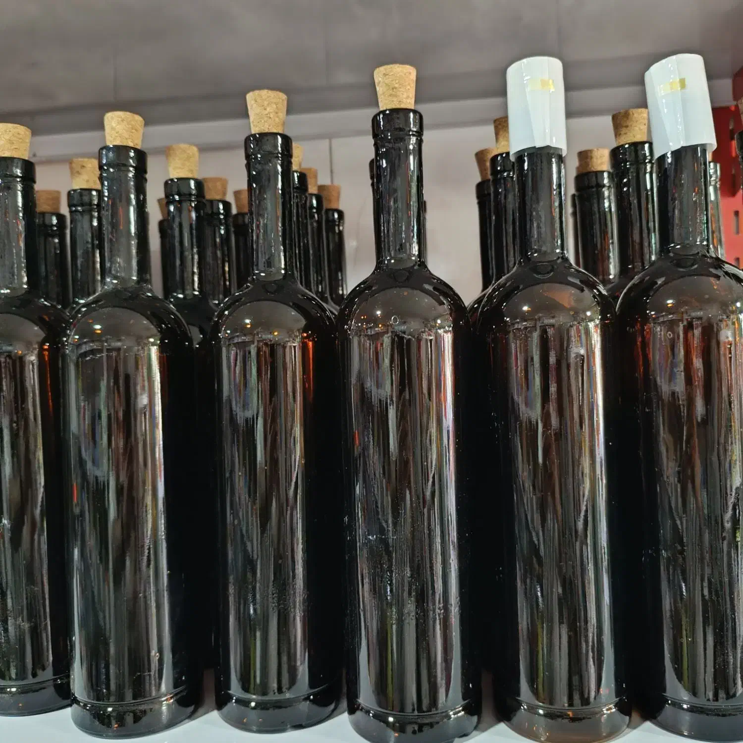 بطری شیشه ای قهوه ای با درب چوب پنبه و کاپ حرارتی|ظروف نگهدارنده، پلاستیکی، یک‌بارمصرف|زنجان, |دیوار