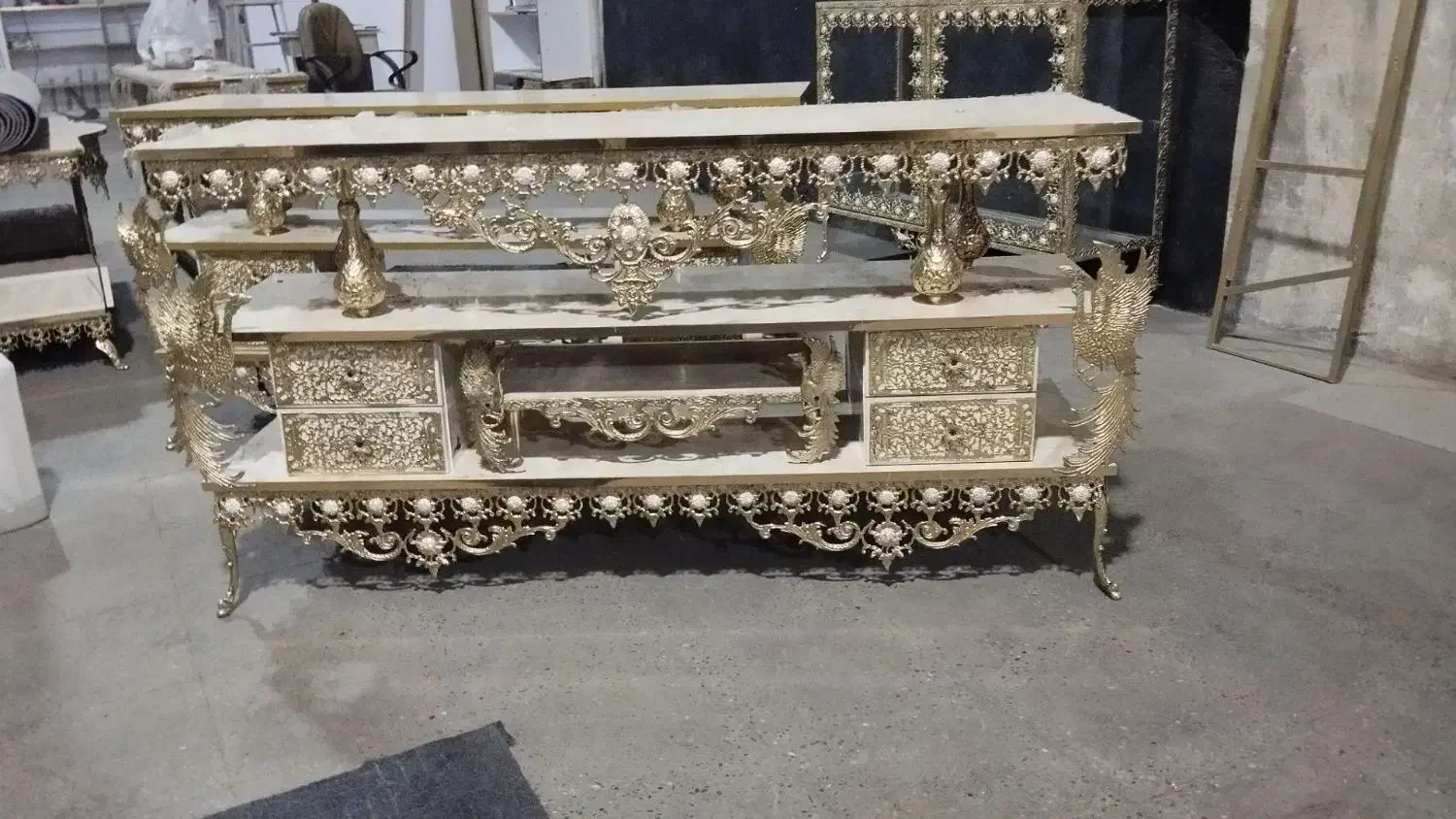 بوفه میز کنسول برنزی ایستاده با بهترین کیفیت|بوفه، ویترین، کنسول|کرج, حصارک پایین|دیوار