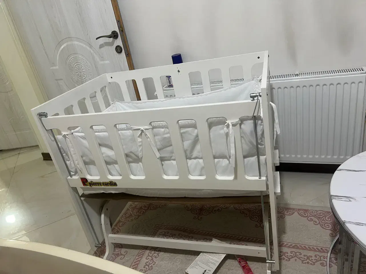تخت بچه|تخت و صندلی بچه|رباط‌کریم, رباط‌کریم|دیوار