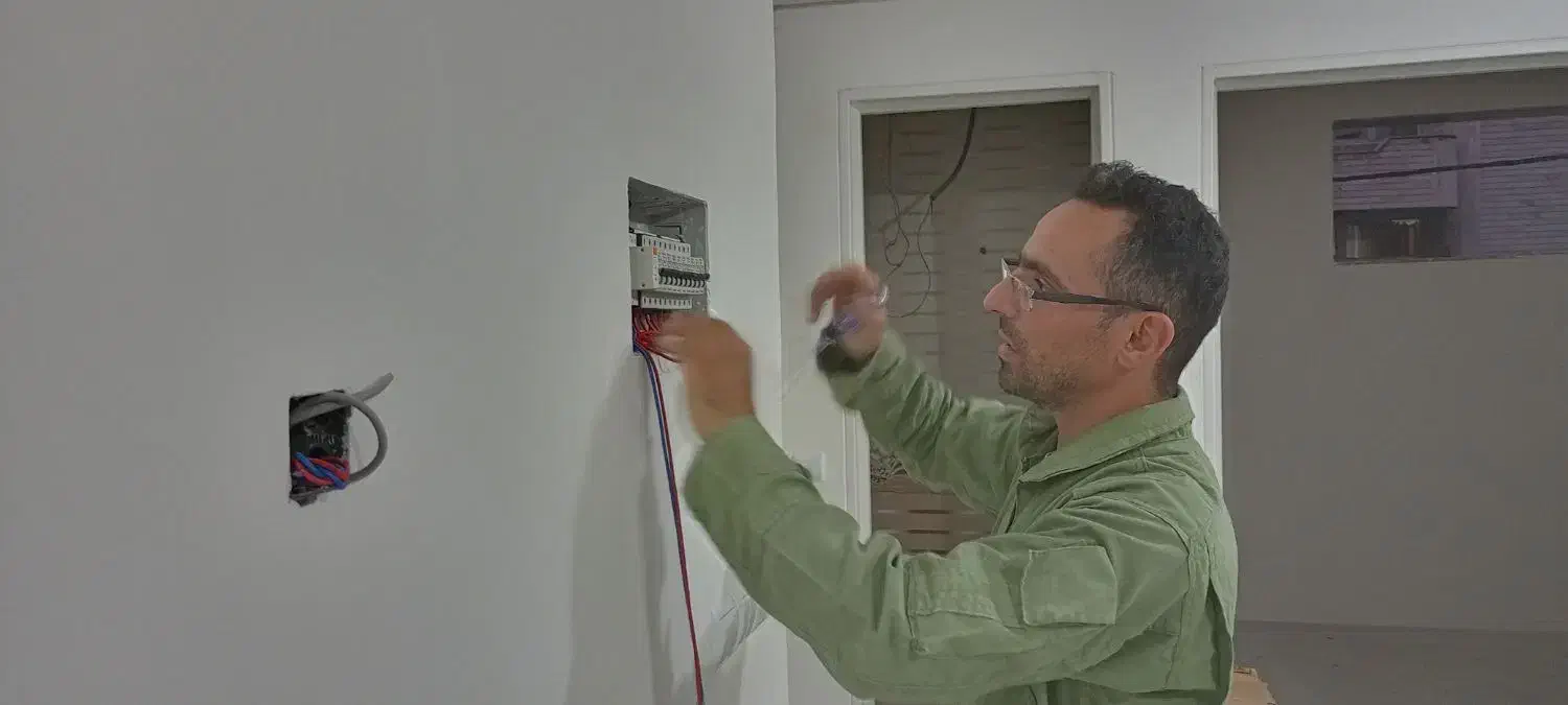 گروه برقکاری حرفه ای زیر نظر مهندس سعادتی زاده|خدمات پیشه و مهارت|ارومیه, |دیوار