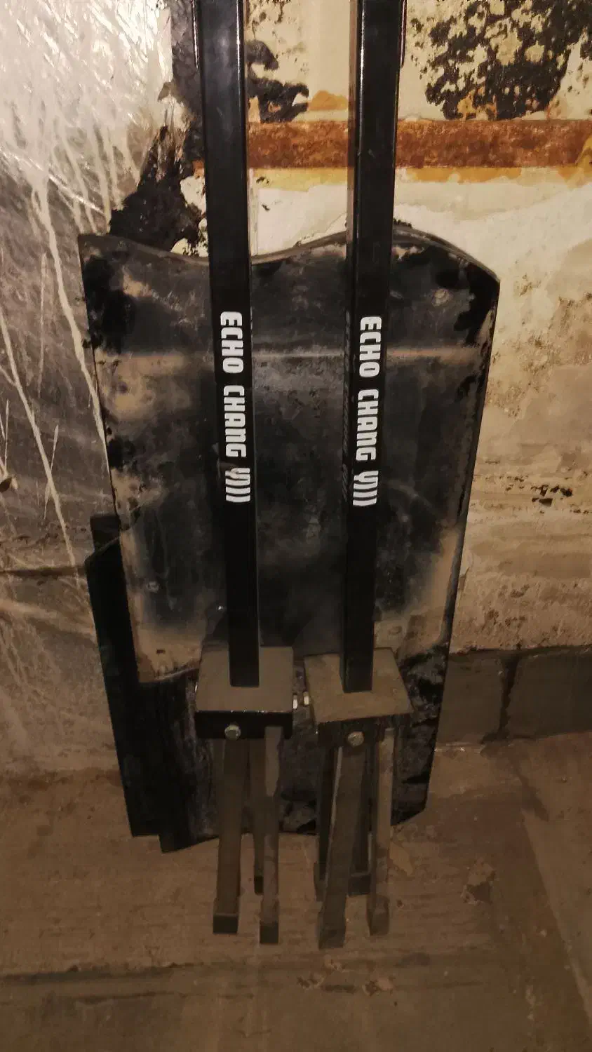 پایه باند اکو چنگ|صوتی و تصویری|ری, شهادت|دیوار