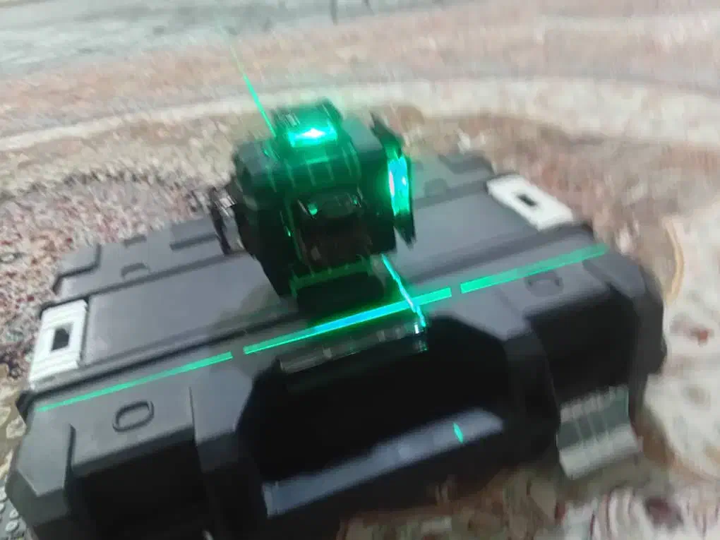 تراز لیزری تام مکتپ مدل 3 خط Maxlight|مصالح و تجهیزات ساختمان|شهرکرد, |دیوار