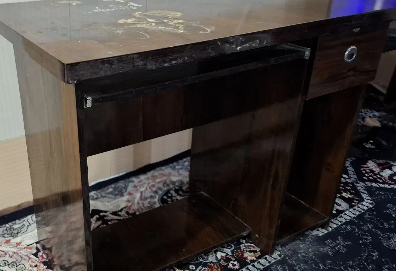 میز|میز تحریر و کامپیوتر|بیکاه, |دیوار