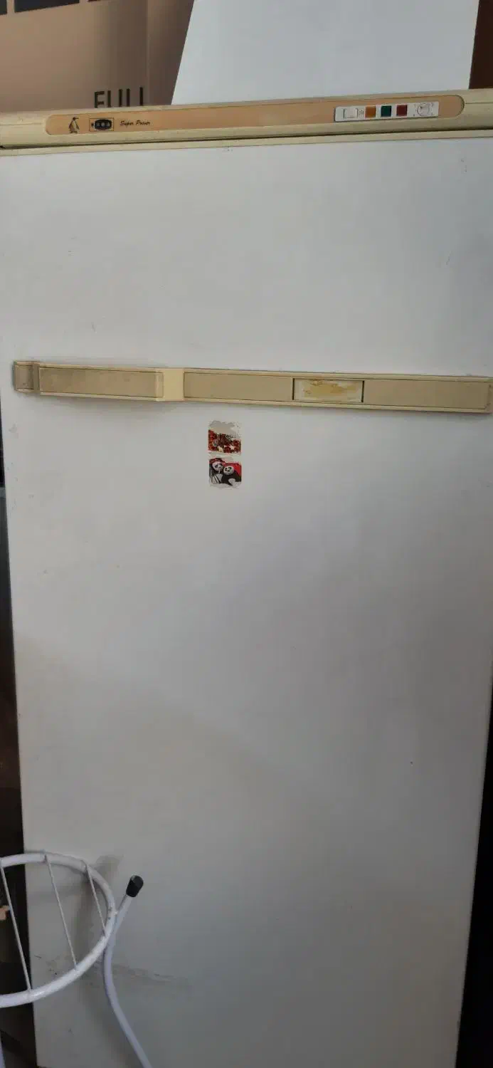 دوعدد تلویزیون یک عدد فریزر قدیمی|تلویزیون و پروژکتور|زرند, |دیوار