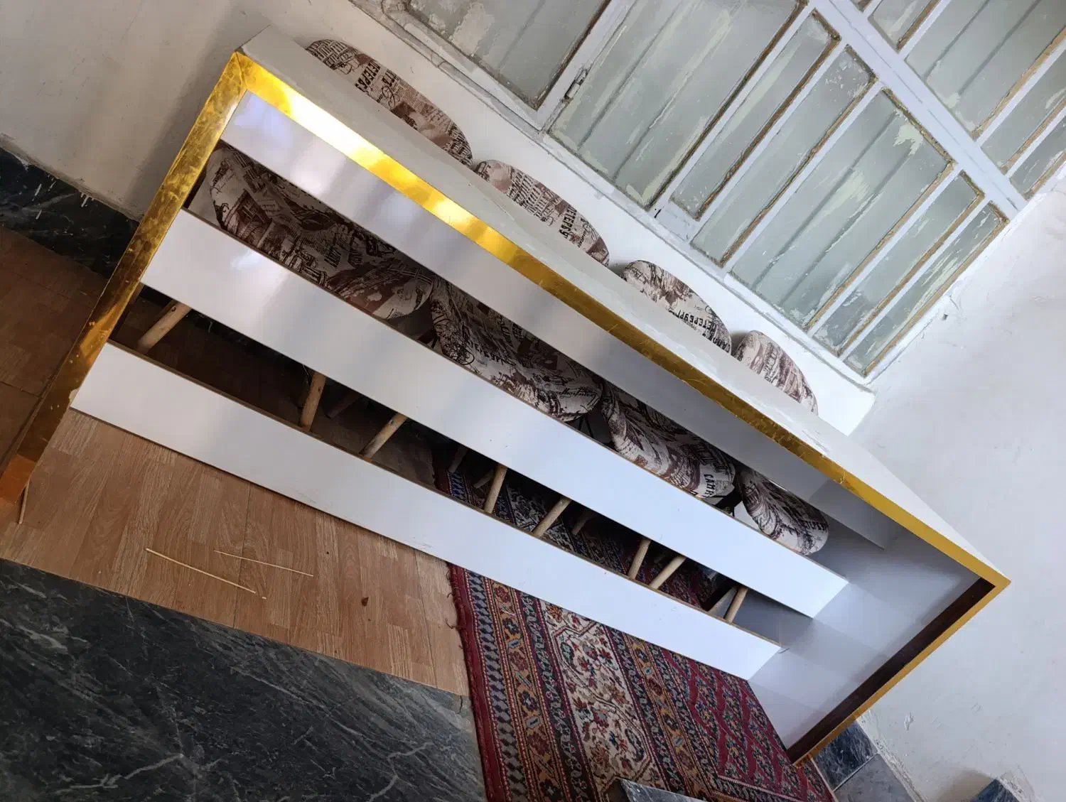 میز ناخن دونفر ۴عددصندلی|آرایشگاه و سالنهای زیبایی|خرمآباد, |دیوار