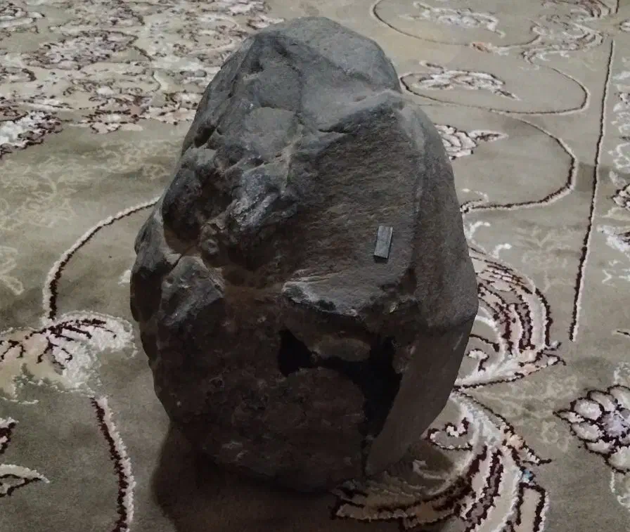 مشکوک به شهاب سنگ|کلکسیون اشیاء عتیقه|کاغذکنان, |دیوار