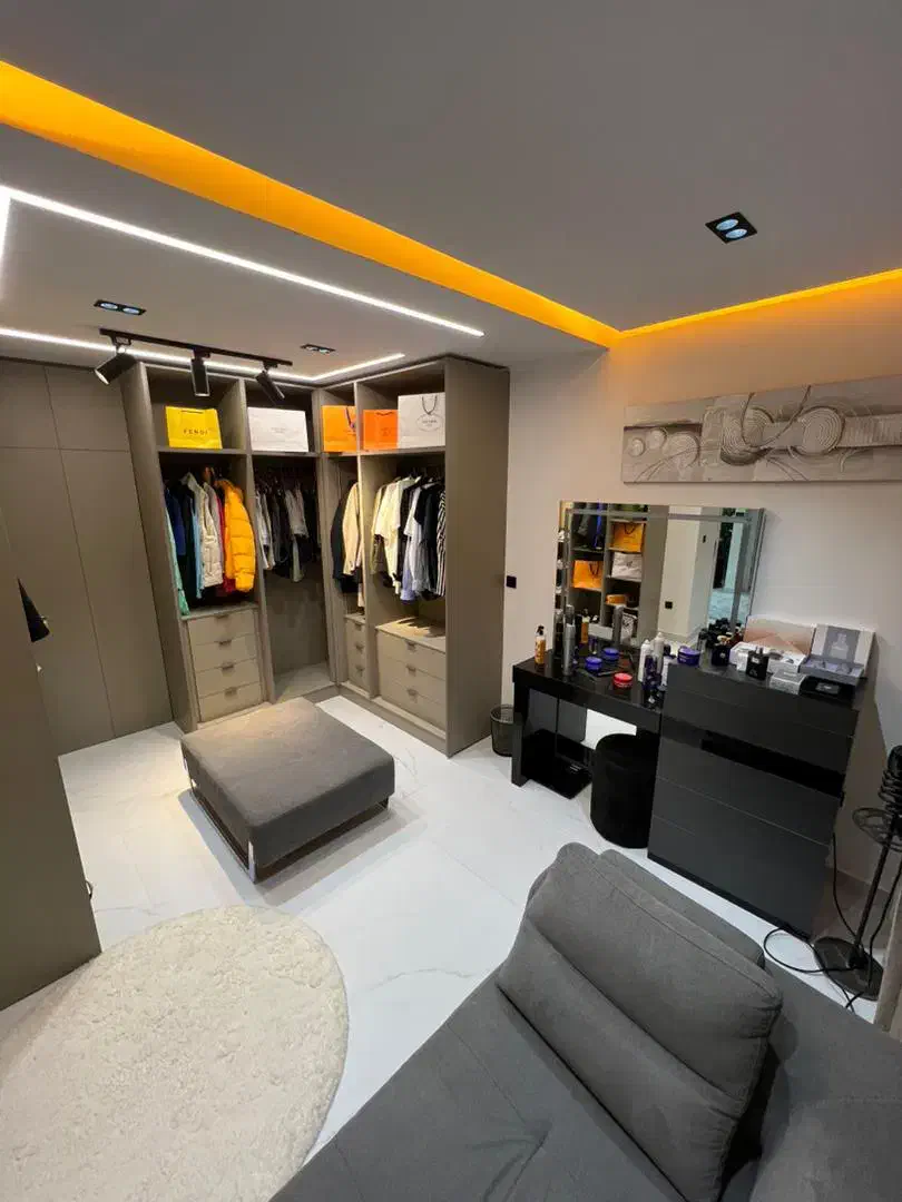 آپارتمان ۱۸۰ متری سه خواب در زعفرانیه