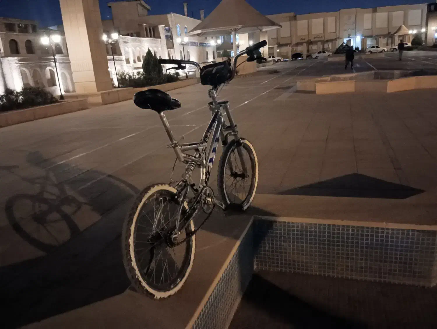 دوچرخه ۲۰|دوچرخه، اسکیت، اسکوتر|شیراز, لب آب|دیوار