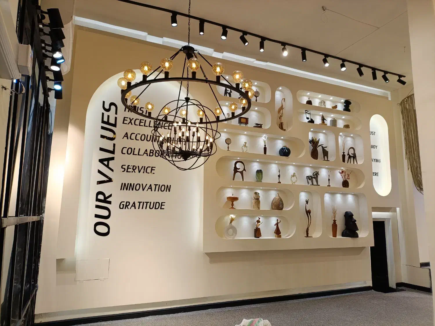 نقاشی ساختمان کناف درب و پنجره|خدمات پیشه و مهارت|شیراز, قدوسی شرقی|دیوار