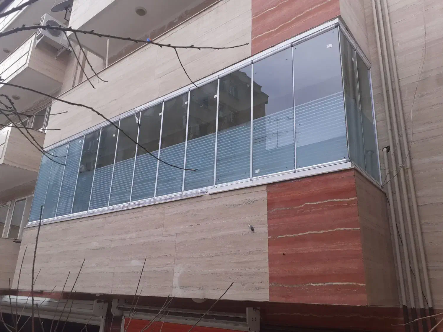 اجرای سیستم بالکن شیشه ای|مصالح و تجهیزات ساختمان|میانه, |دیوار