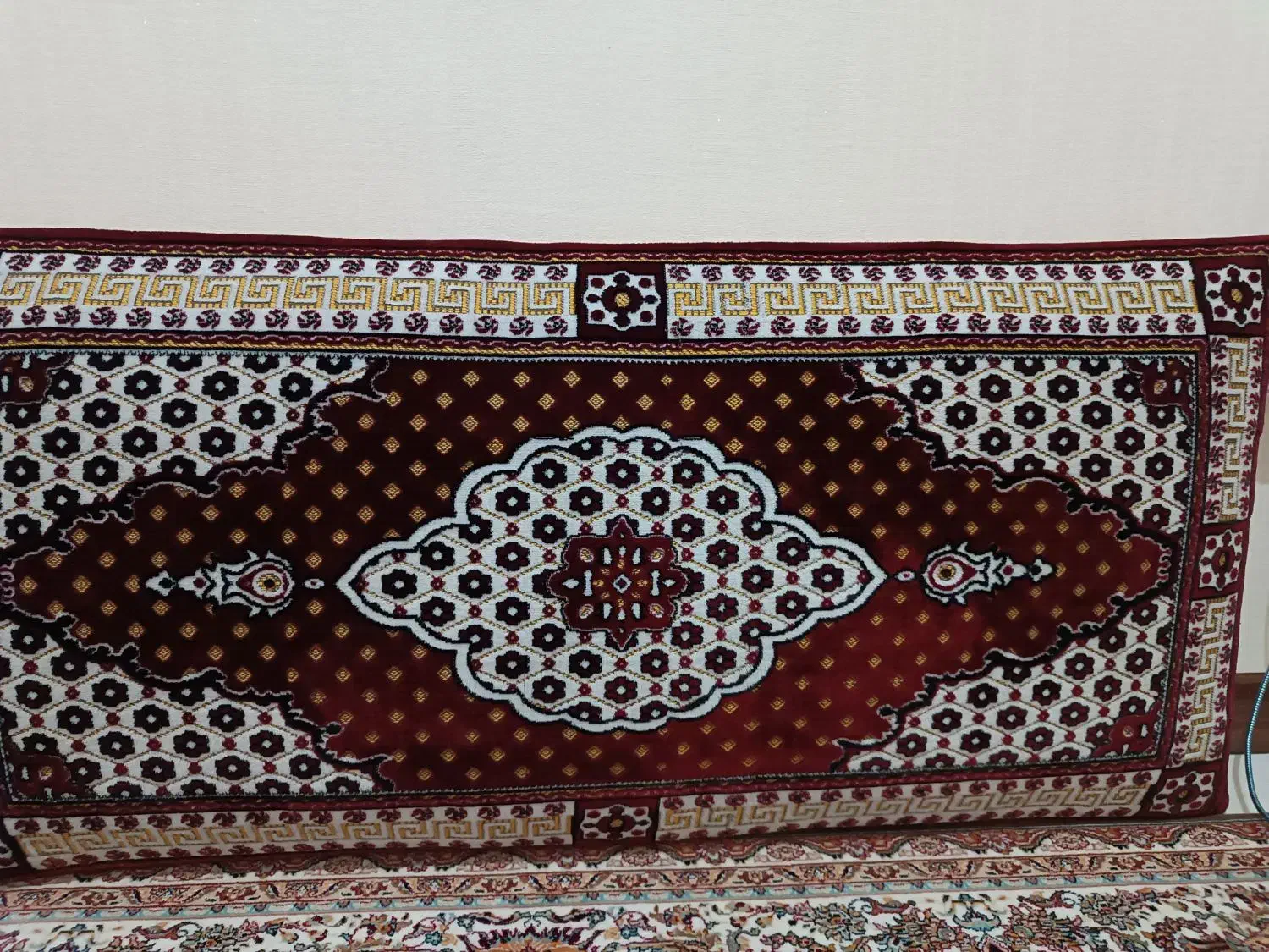 یک جفت پشتی نو|پشتی|فشاپویه, |دیوار