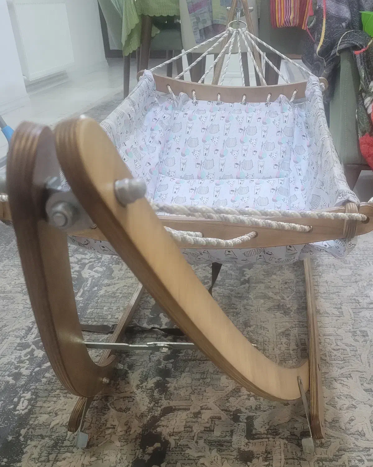 گهواره ننویی|تخت و صندلی بچه|لاهیجان, کوی خزر|دیوار