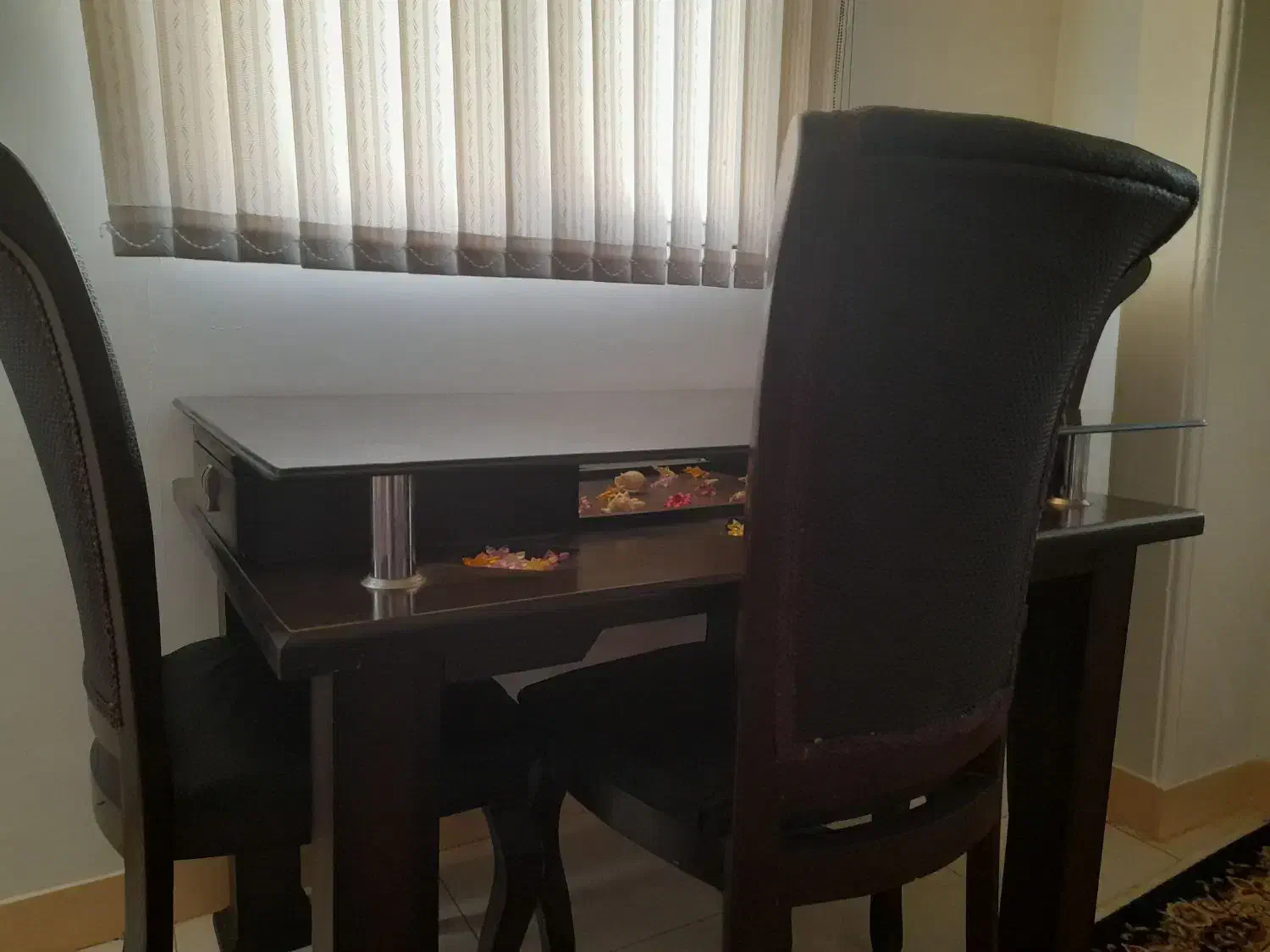 غذاخوری ۴نفره،رنگ قهوه‌ای تیره|میز و صندلی غذاخوری|ملایر, |دیوار