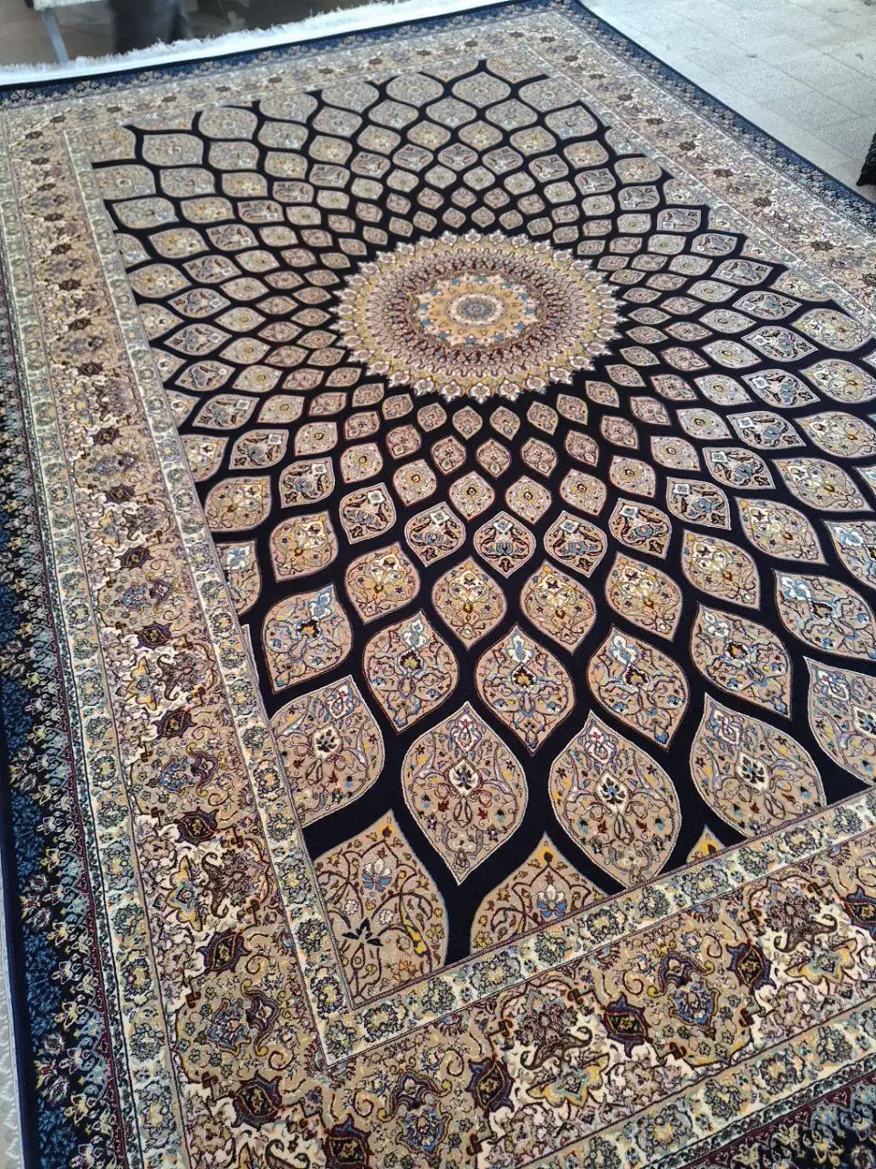 فروش فرش های تخفیفی درطرح های متنوع|فرش|کاشان, کوی اداره گاز|دیوار