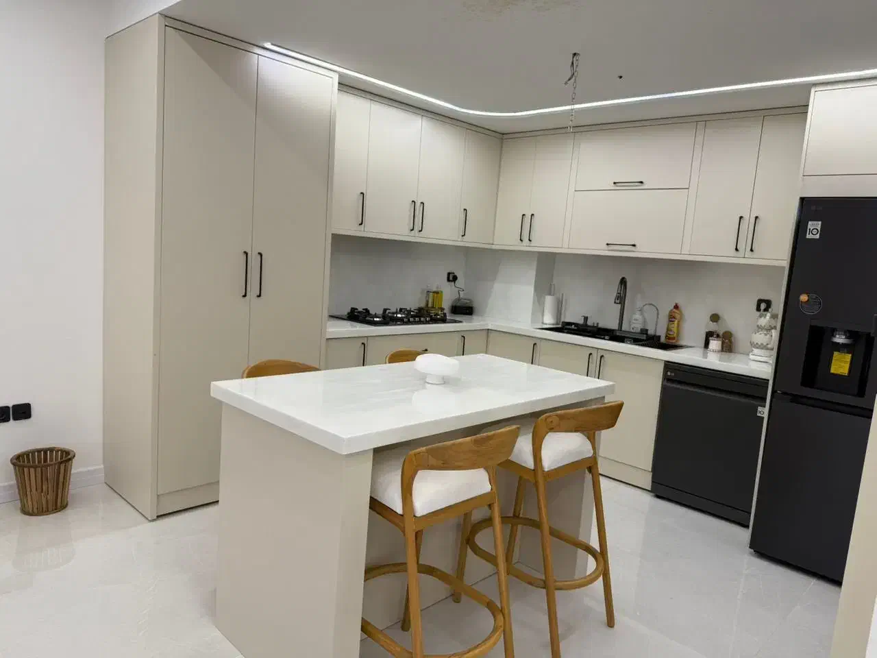 صندلی اطلس|میز و صندلی غذاخوری|جاجرود, |دیوار