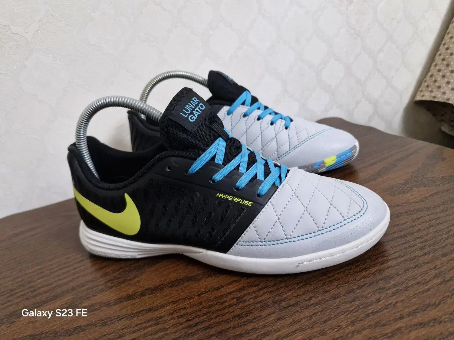 کتونی سالن گتو|کیف، کفش، کمربند|محمدشهر, یزدیها|دیوار