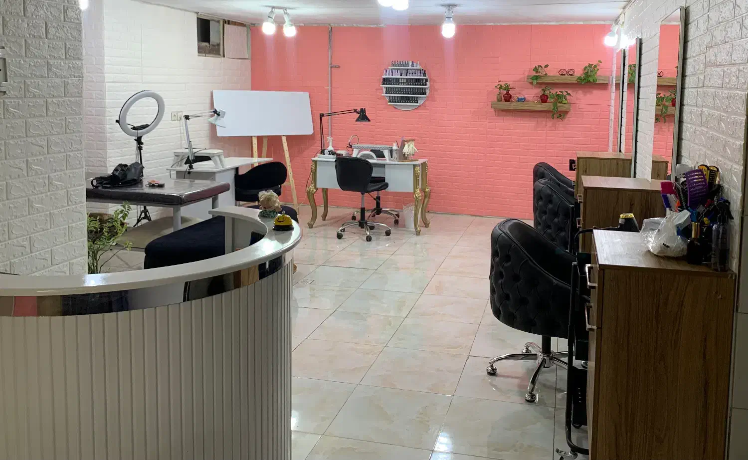 اجاره لاین ناخن و‌مژه در سالن زیبایی|استخدام درمانی، زیبایی، بهداشتی|شاهین‌شهر, سعدی شمالی|دیوار