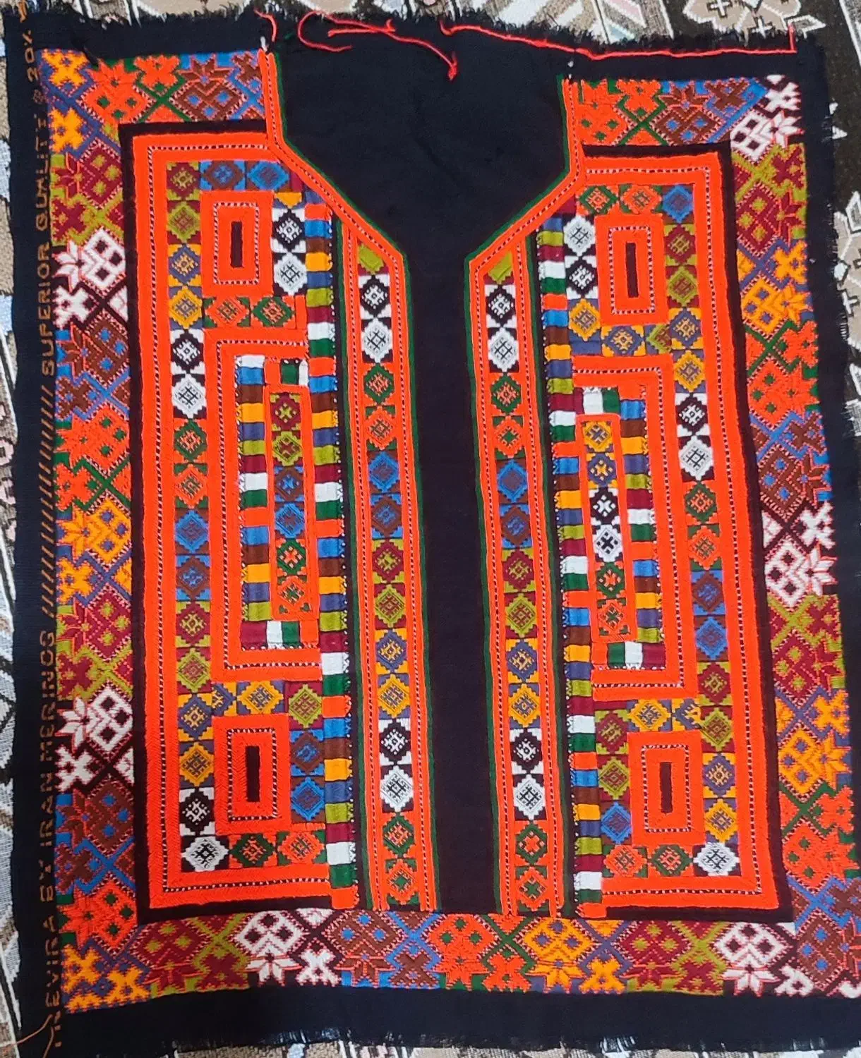 زی آستین|لباس|خاش, |دیوار