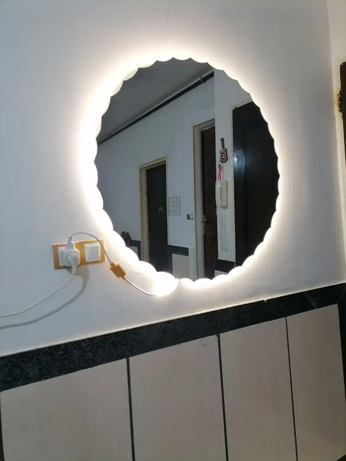 اینه|آینه|ملایر, |دیوار