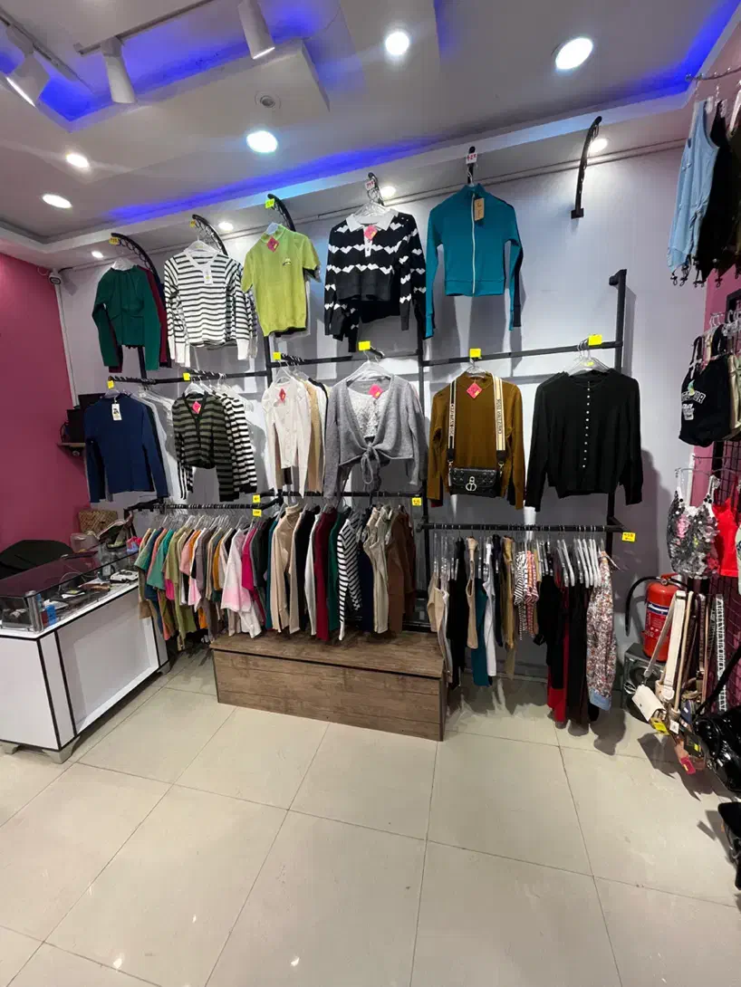 فروش یکجا تعداد۱۵۰ تکه لباس زنانه فوری|لباس|تهران, جوانمردان (اندیشه)|دیوار