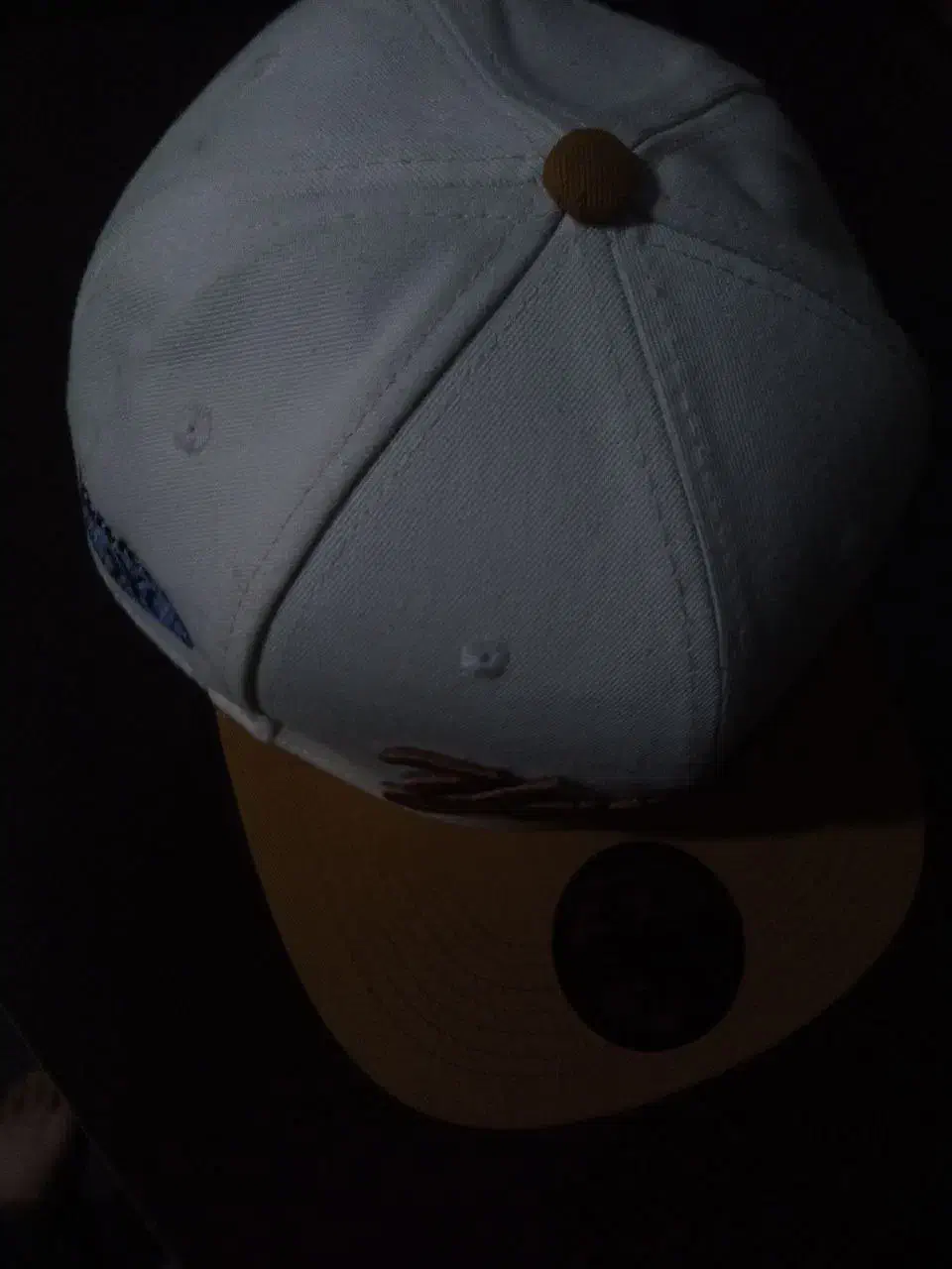 کلاه بک فیت|لباس|رشت, رشتیان|دیوار