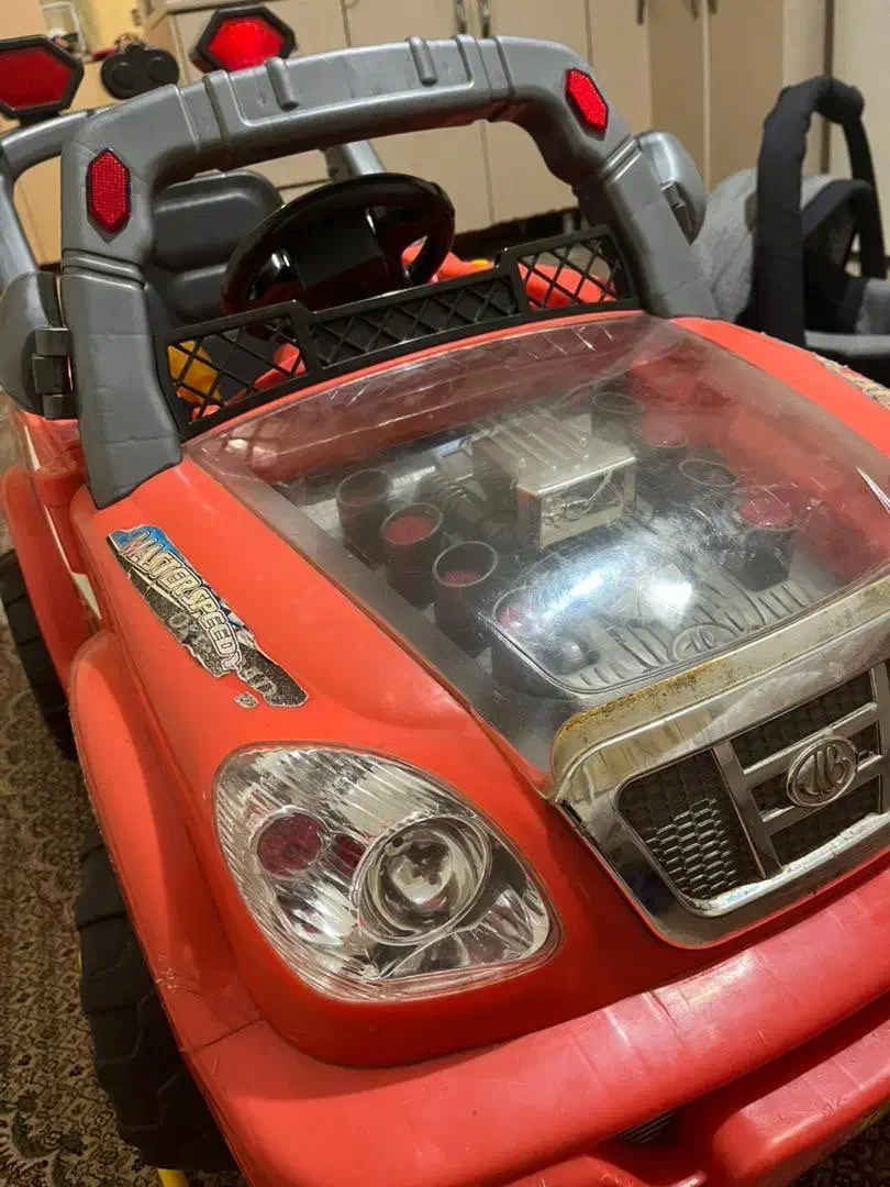 یک عدد ماشین شارژی بچه گانه و یک کرییر|اسباببازی|کیش, |دیوار