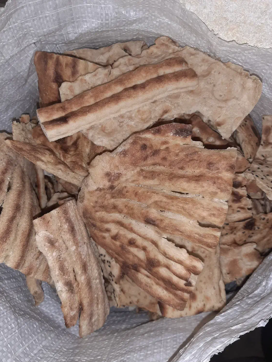 نان خشک،برای مصرف دام و طیور|لوازم جانبی حیوانات|لاهیجان, لاشیدان|دیوار