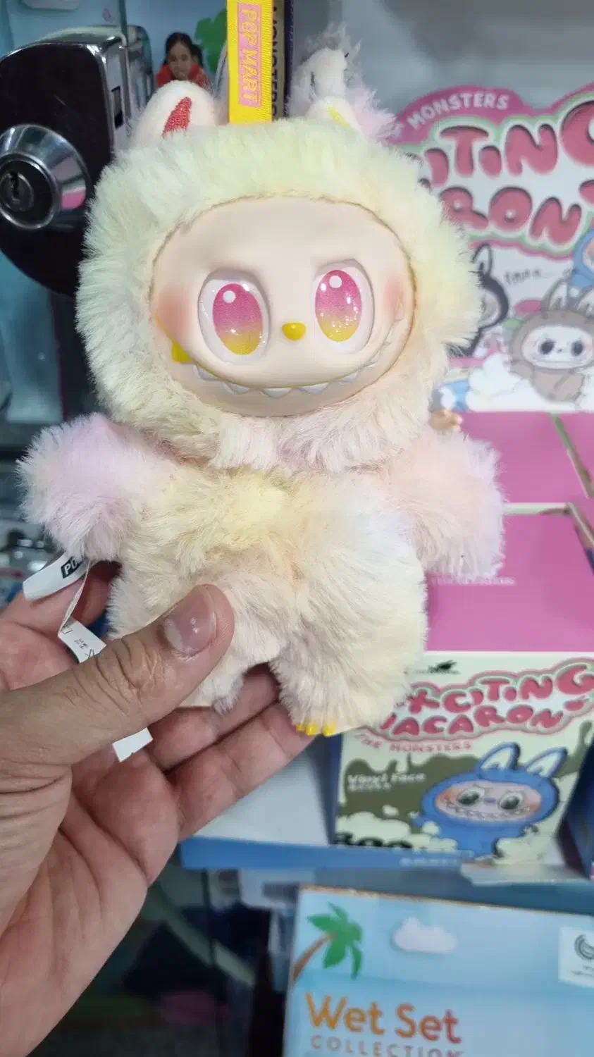 عروسک|اسباببازی|فسا, |دیوار