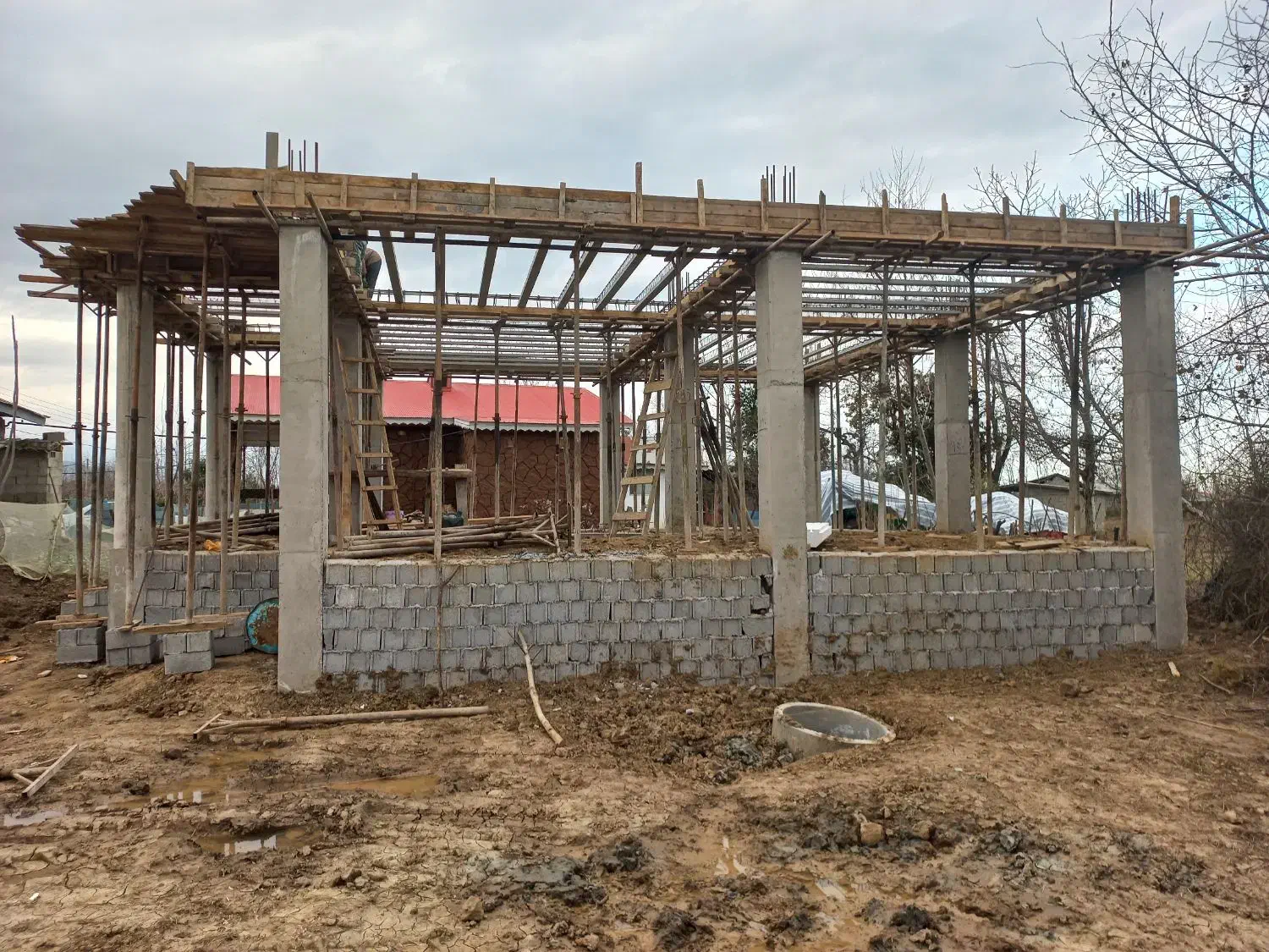 پیمانکاری ویلا بنایی نجاری آرماتوربندی تخریب استخر|خدمات پیشه و مهارت|صومعه‌سرا, |دیوار