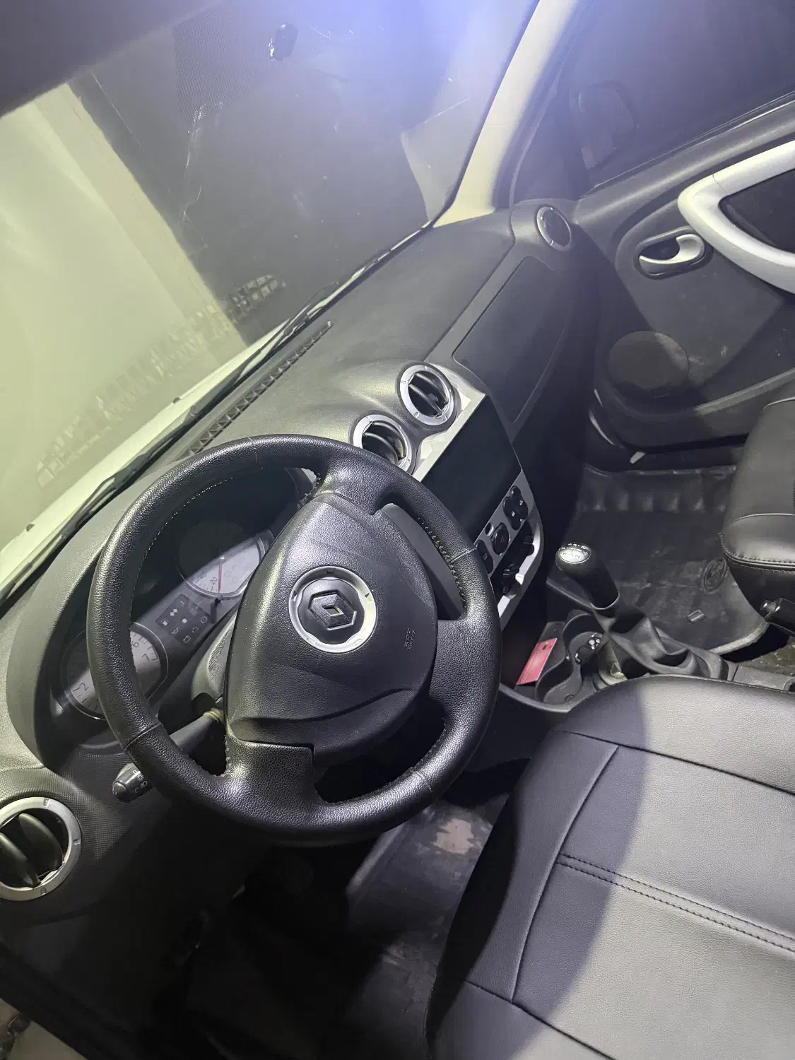 ساندرو دستی مدل۹۵|خودرو سواری و وانت|شیراز, فرهنگ شهر|دیوار