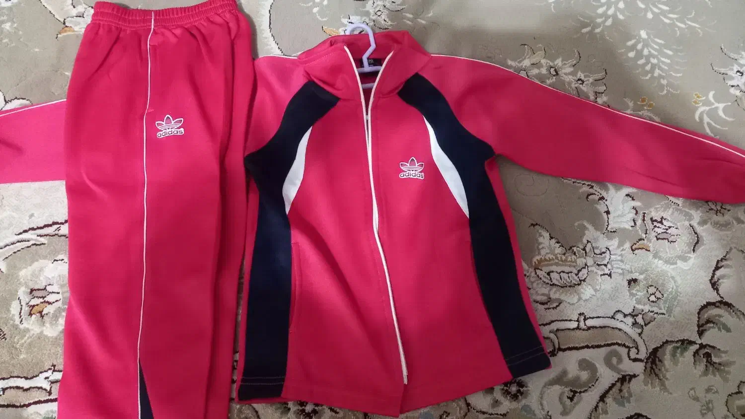 لباس ورزشی دخترانه در حد نو|لباس|نجفآباد, فیروزآباد|دیوار