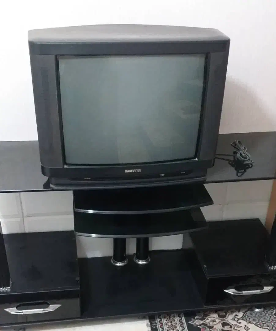 تلویزیون ۲۴اینچ و میز تلویزیون|تلویزیون و پروژکتور|تبریز, |دیوار