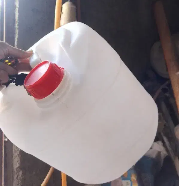 گالن ده لیتری|مواد شوینده و دستمال کاغذی|نهبندان, |دیوار