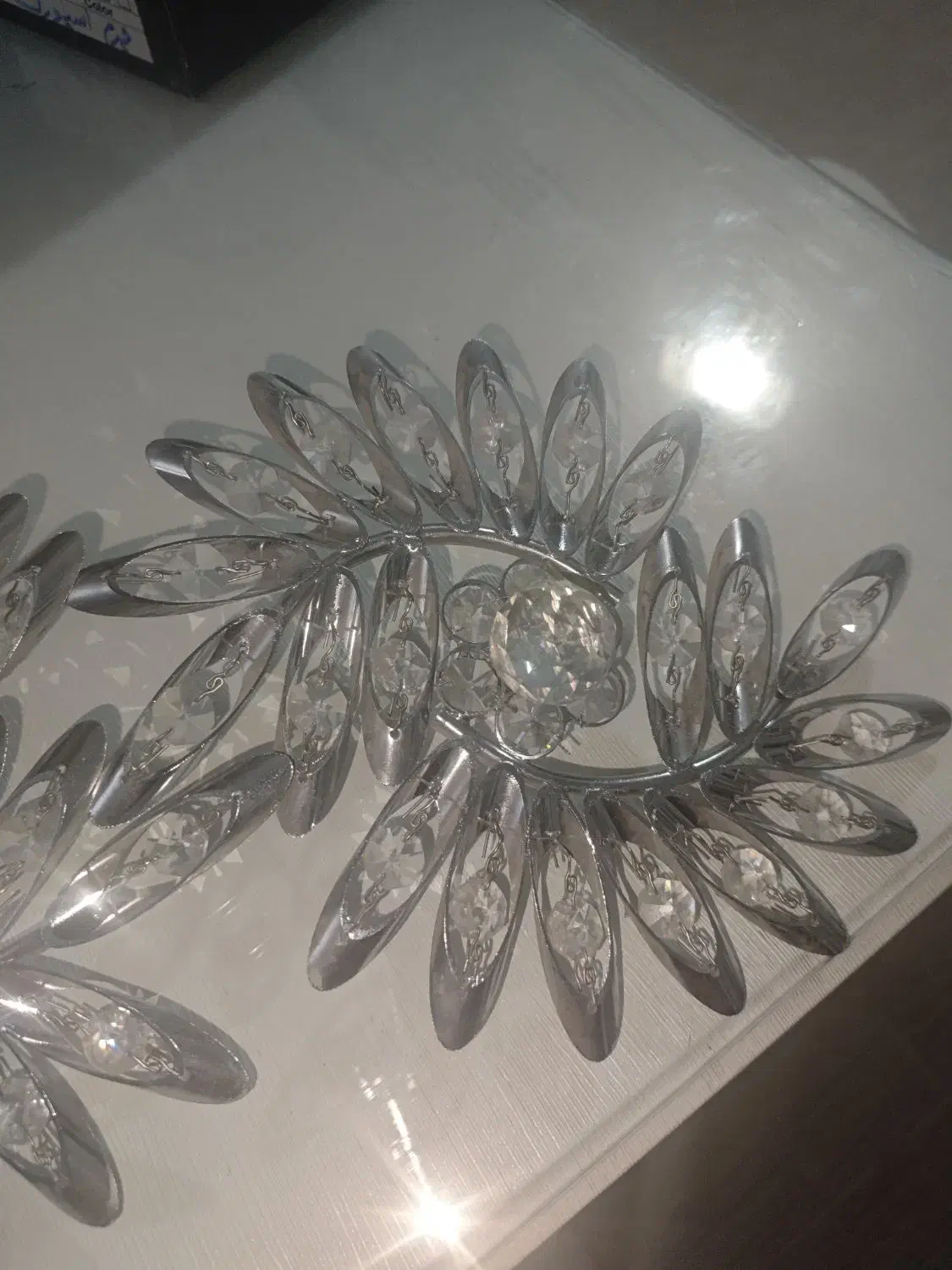 مقداری لوستر دیواری و سقفی و هالوژن|لوستر و چراغ آویز|شیراز, قدوسی شرقی|دیوار