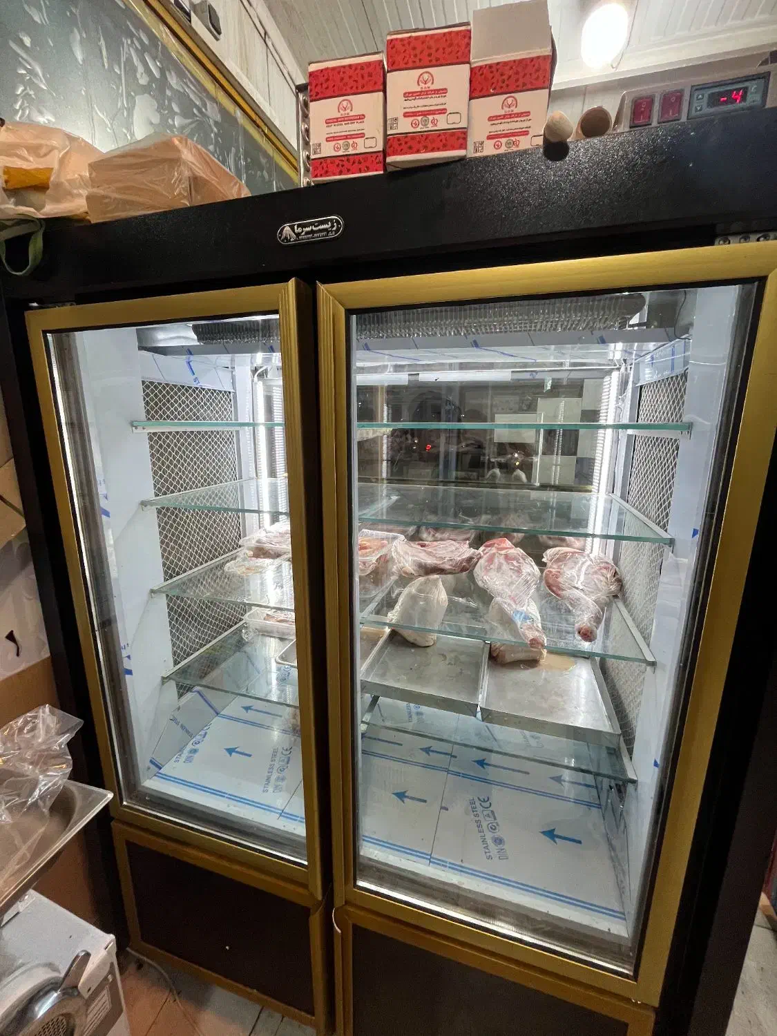 یخچال ویترینی ایستاده زیست سرما موتور درجه یک|یخچال و فریزر|مشهد, نیروی هوایی|دیوار