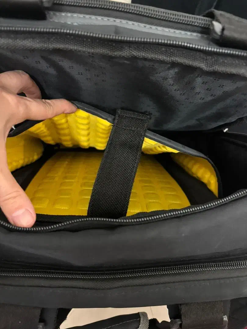 کیف لپ تاپ benelton|کیف، کفش، کمربند|رشت, یخسازی|دیوار