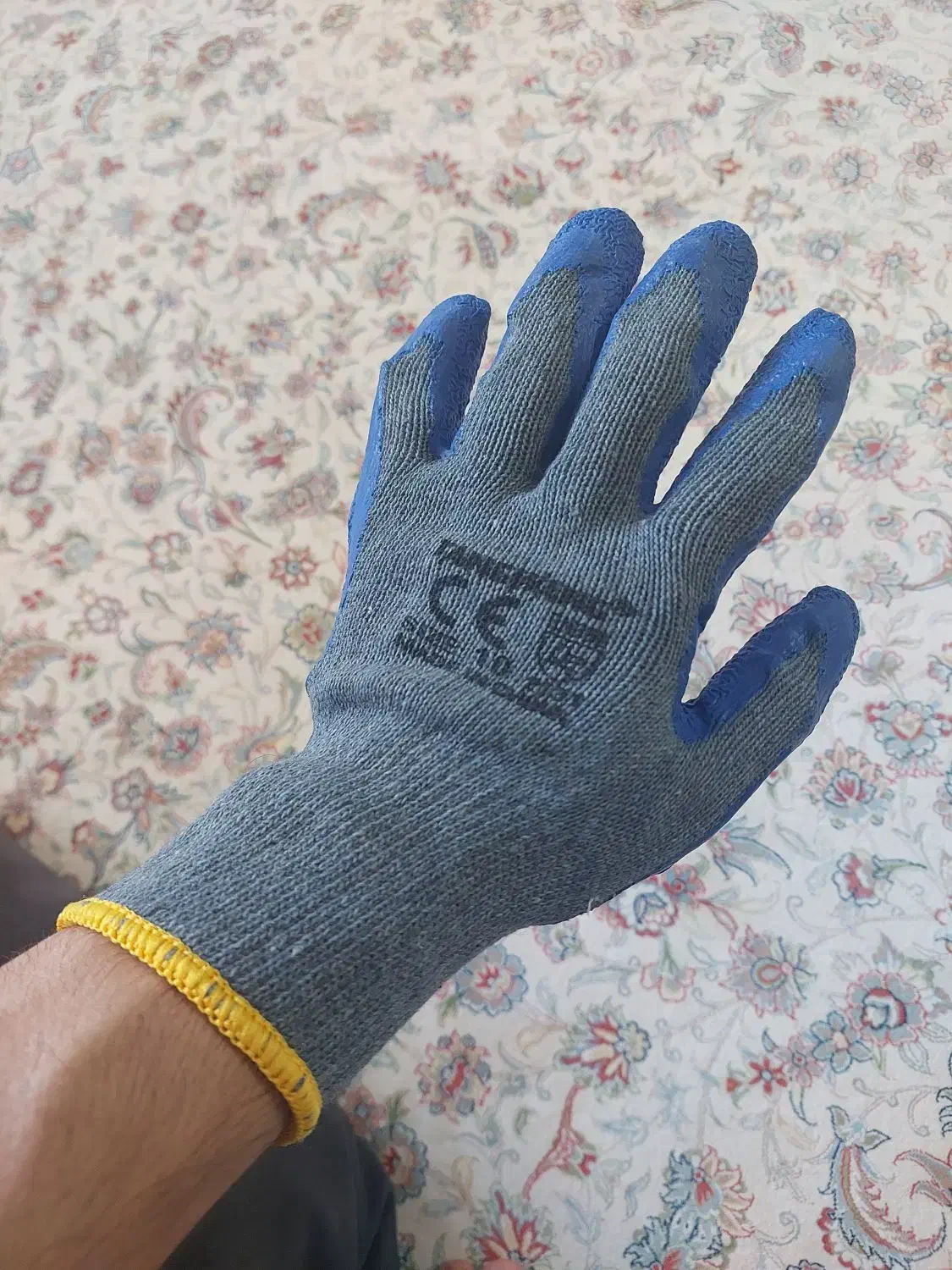 دستکش|لباس|فولادشهر, مسکن مهر فولادشهر|دیوار