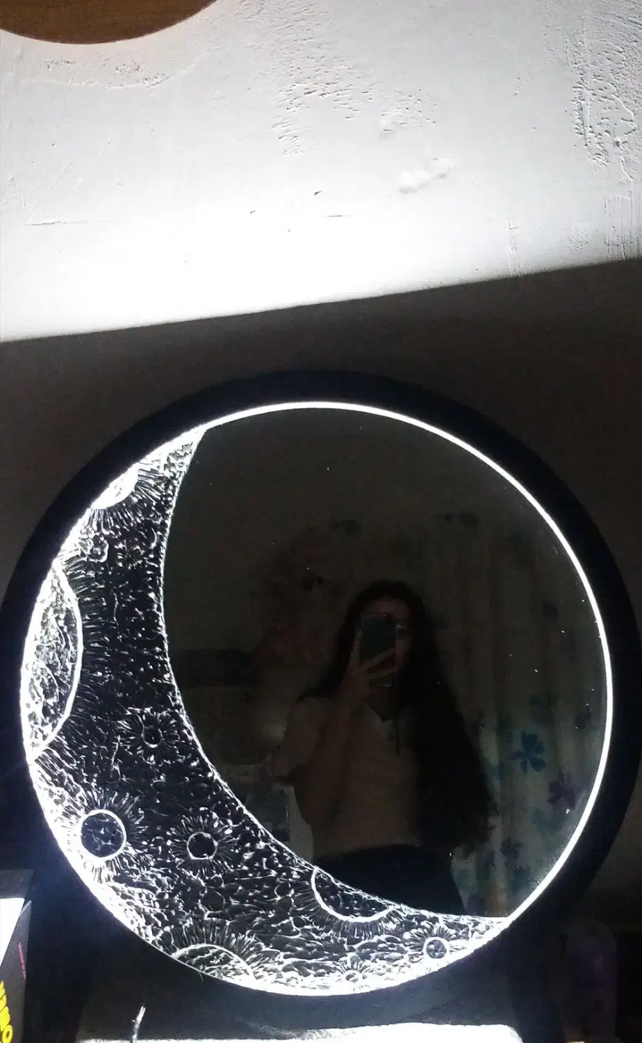 آینههٔ ماه|آینه|کیاشهر, |دیوار