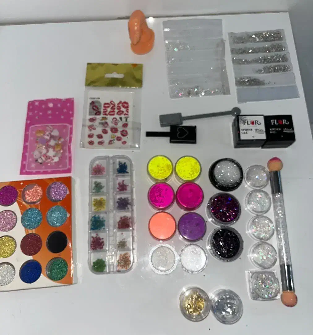 وسایل کاشت ناخن|آرایشگاه و سالن‌های زیبایی|کهریزک, |دیوار