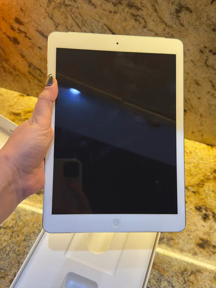 ای پد ایر|تبلت|اصفهان, باغ دریاچه|دیوار