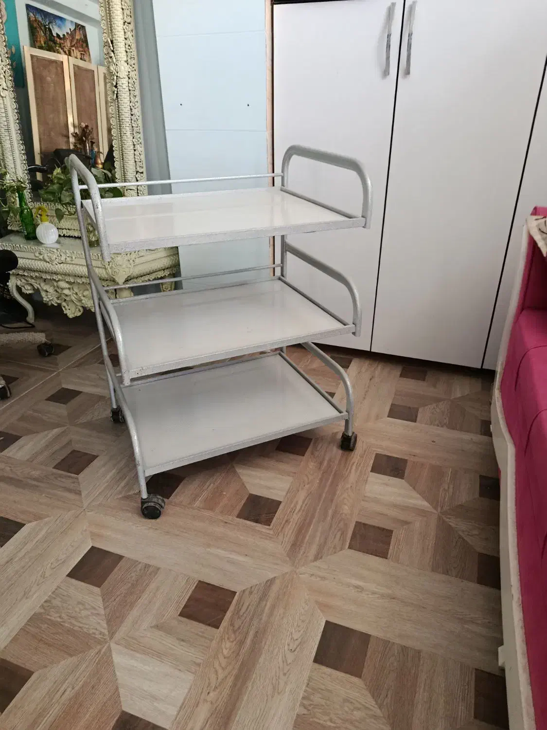 ترولی آرایشگاه|آرایشگاه و سالنهای زیبایی|گنبد کاووس, |دیوار