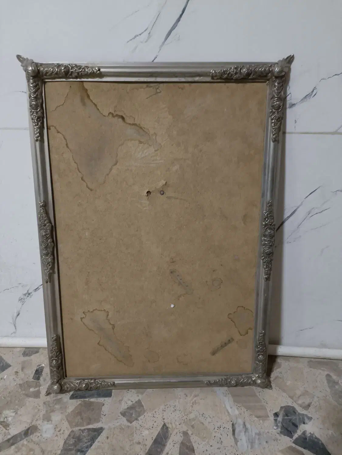 قاب|کلکسیون اشیاء عتیقه|خمینیشهر, |دیوار