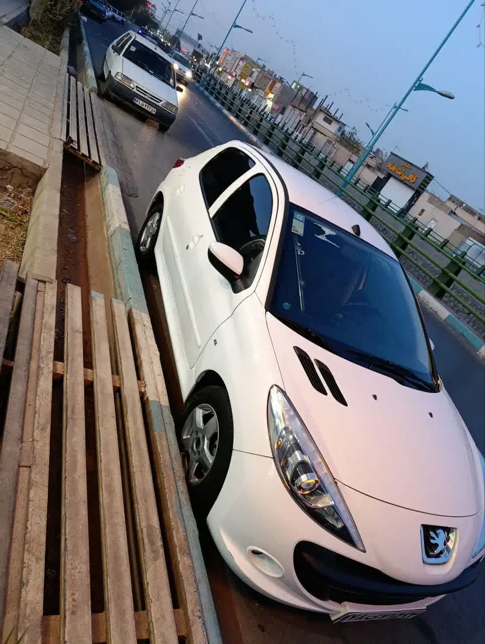 207سقف فلز 402|خودرو سواری و وانت|یزد, |دیوار