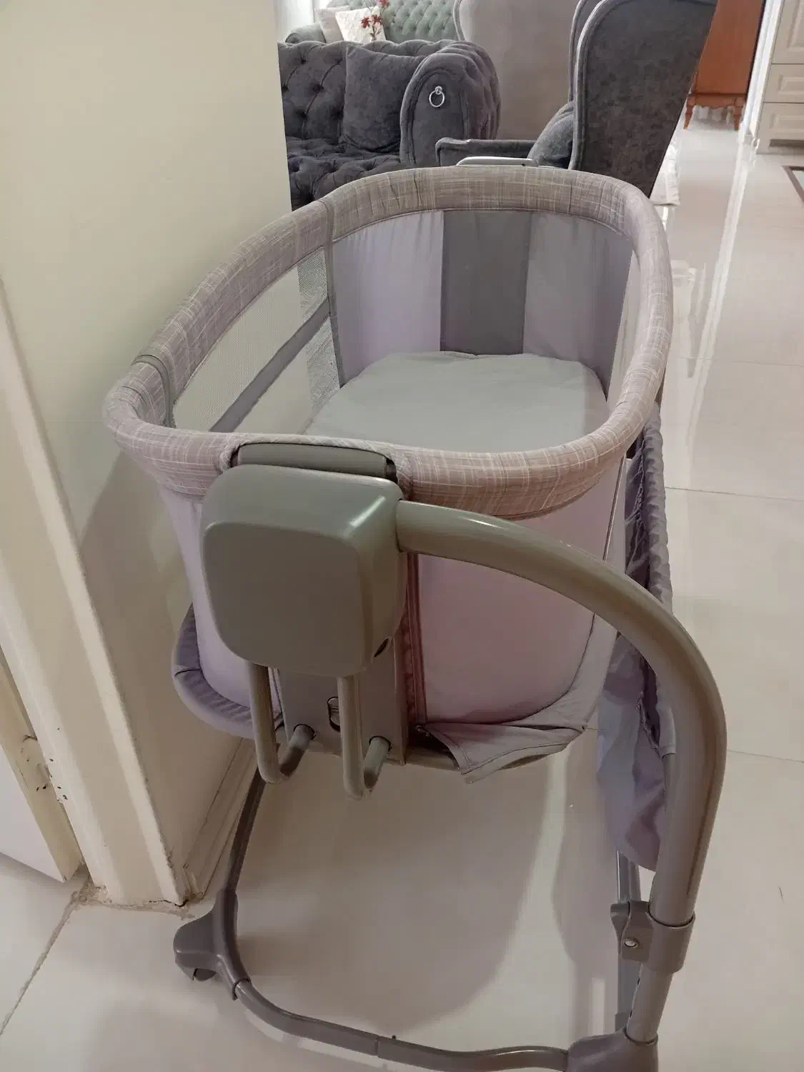 تخت نوزادی|تخت و صندلی بچه|مشهد, هنرستان|دیوار