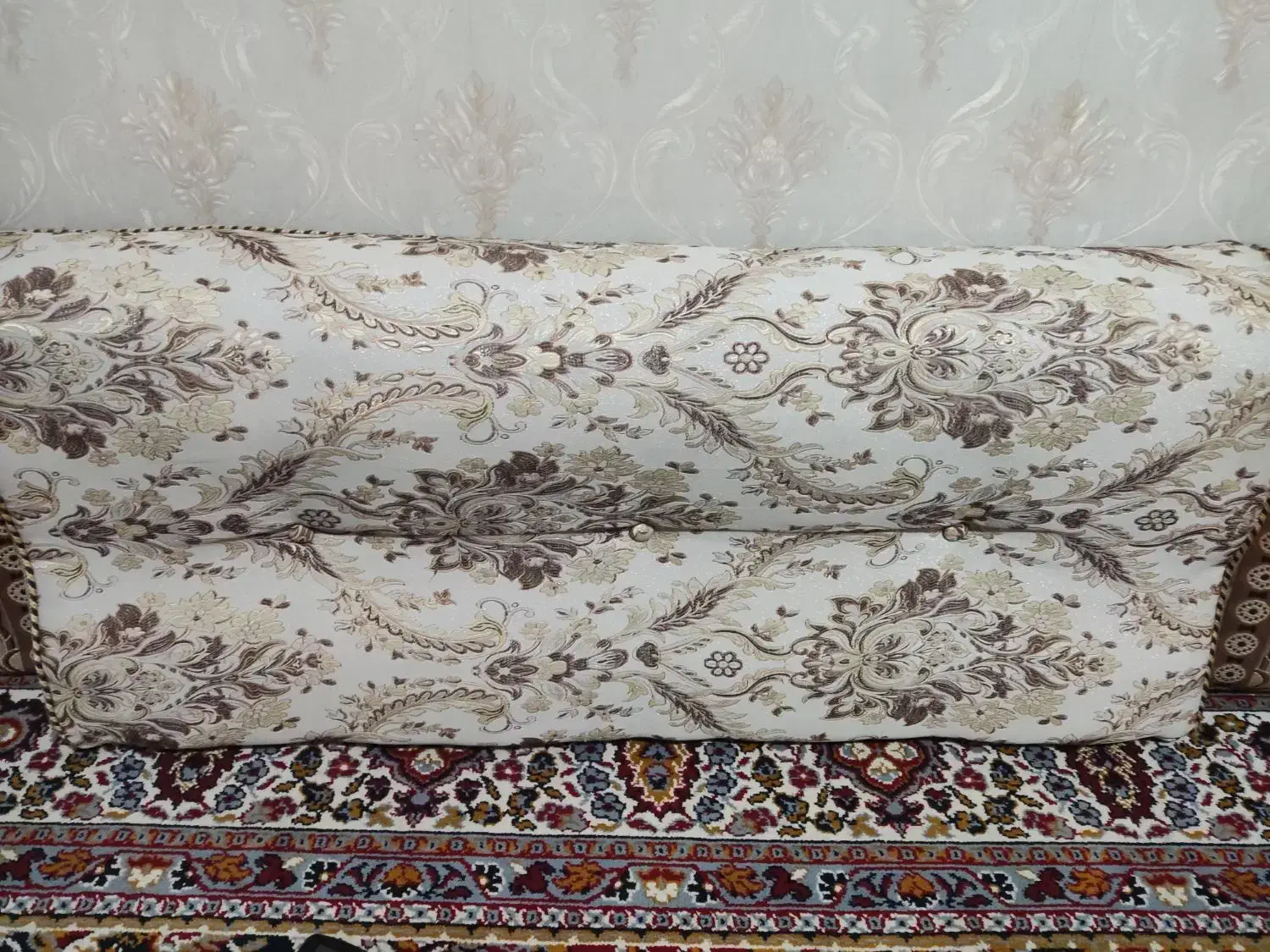 دو عدد پشتی|پشتی|بندر گناوه, |دیوار