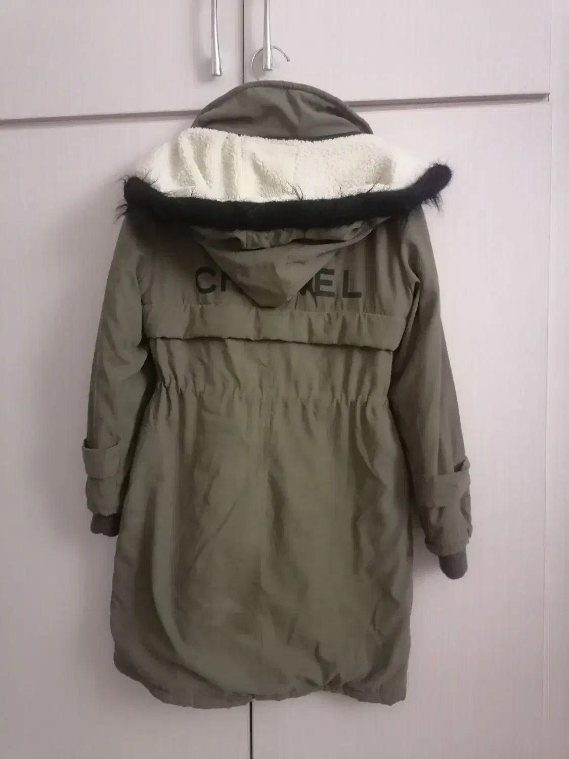 دوتاکاپشن نو|لباس|سده (خراسان جنوبی), |دیوار