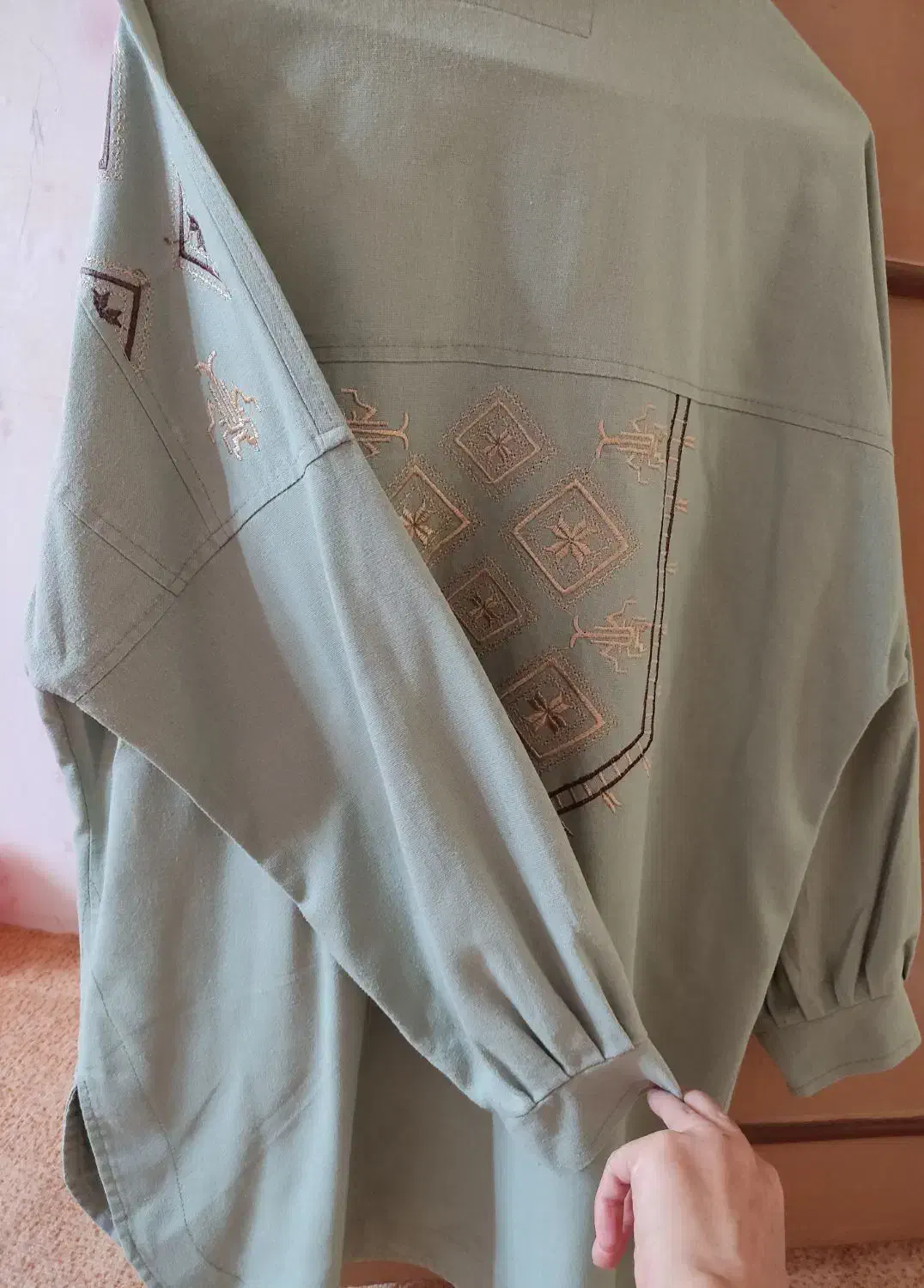 مانتو لنین|لباس|سبزوار, نواب صفوی|دیوار