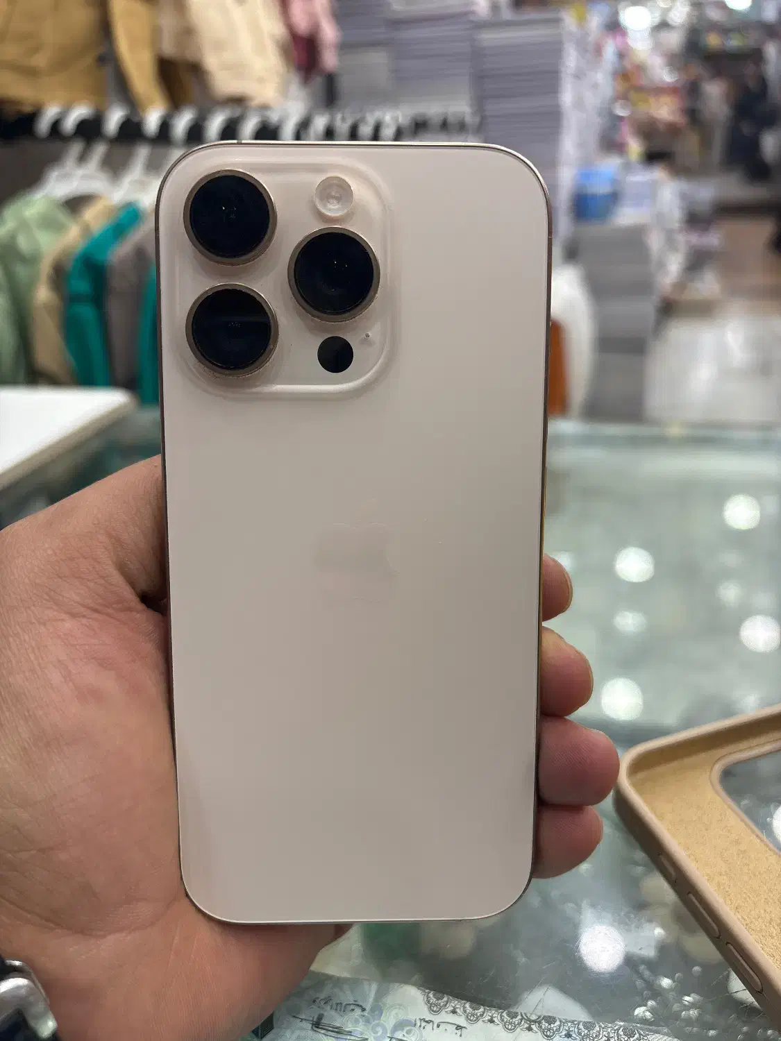 Iphone 16 pro|موبایل|شیراز, شاهچراغ|دیوار
